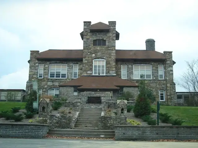 Lees-McRae College campus