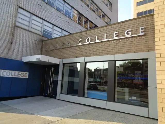 Plaza College campus