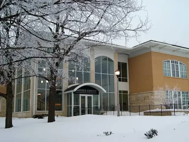 Upper Iowa University campus